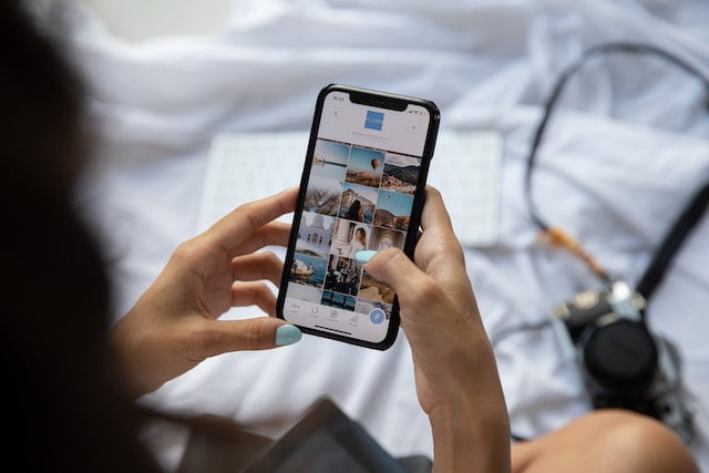 Een website via mobiel